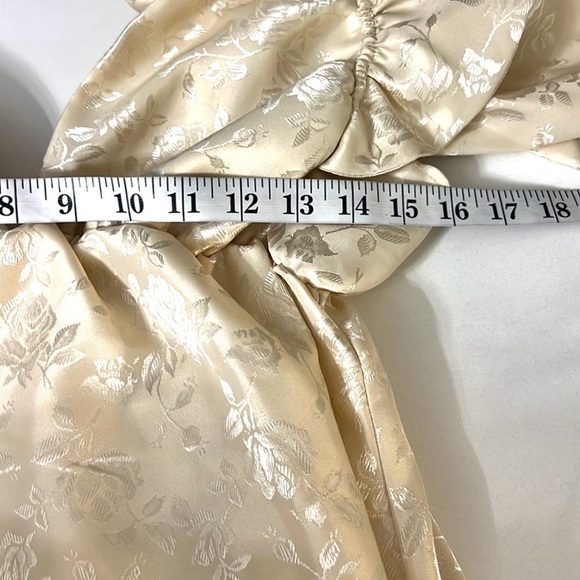 NWT,Fashion Nova, Jasmine Tea
Babydoll Dress in Soft Cream, Size Medium - Picture 8 of 10